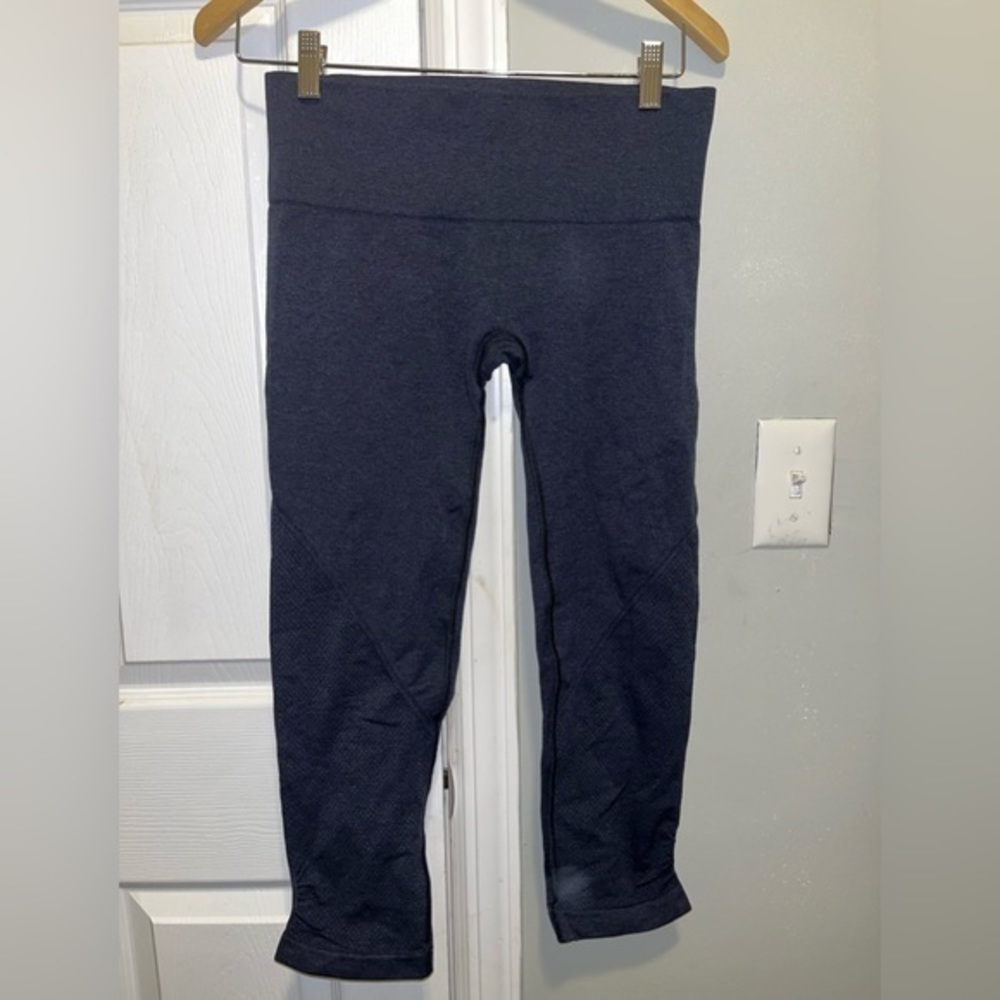 Lululemon seamless cropped size 8 - Picture 4 of 6